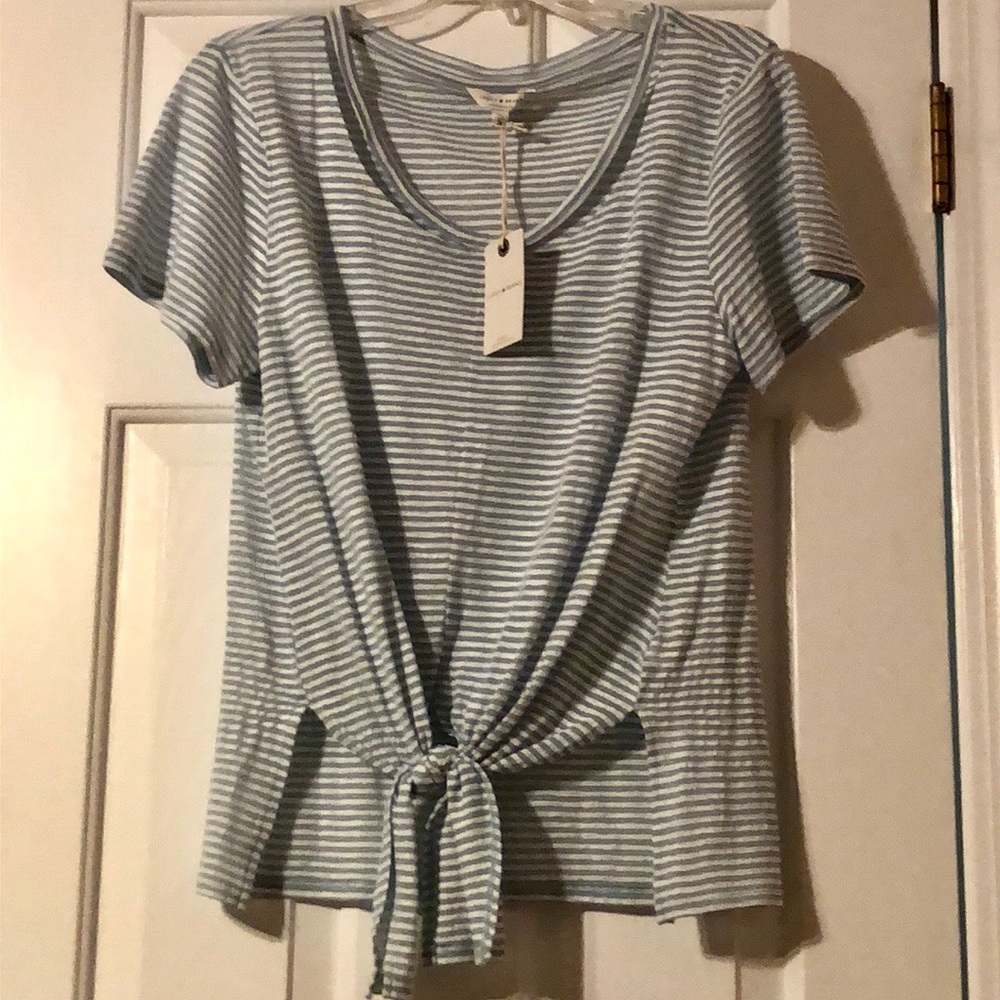 LUCKY BRAND NEVER WORN Front tie t-shirt
